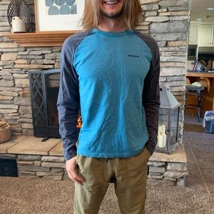 Men’s Patagonia sweater - small